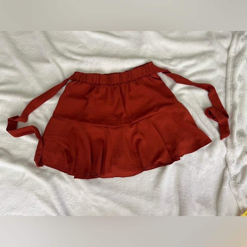 GeeGee Elegant Rust Skirt with built in shorts NWT (size Small)